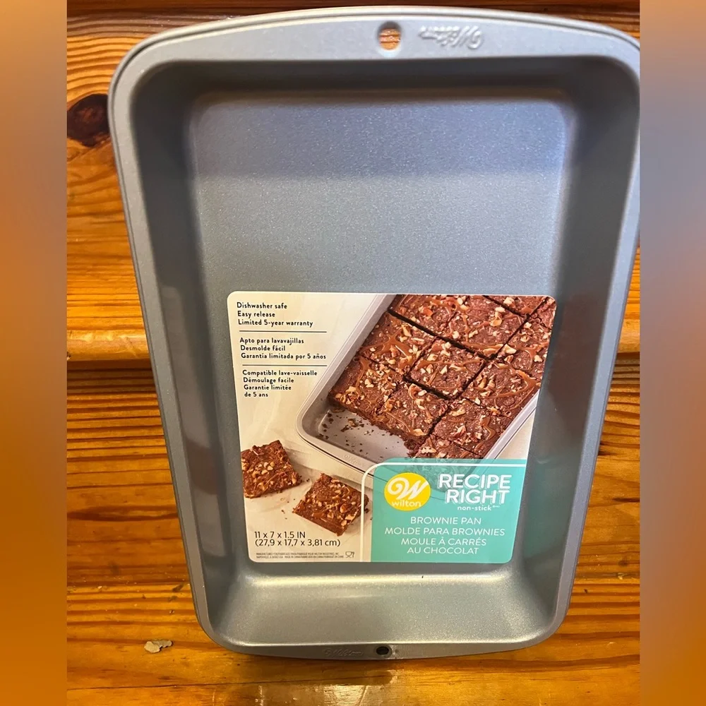 Wilton  brownie pan 11”x7”x1.5”